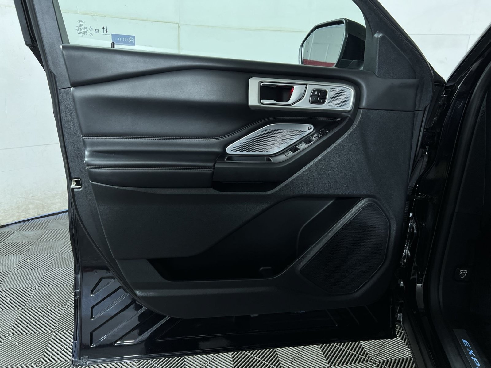 Certified 2020 Ford Explorer Platinum w/ Premium Technology Package AWD/4WD image 14