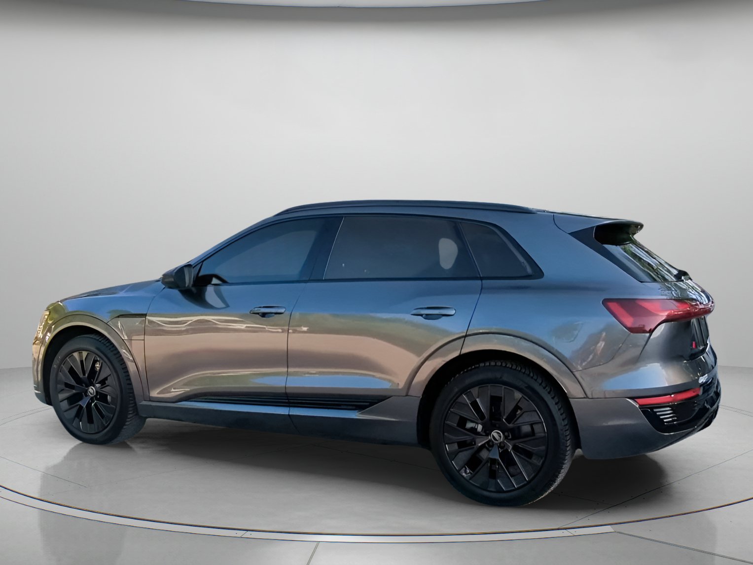 Used 2024 Audi Q8 e-tron Prestige AWD/4WD image 18