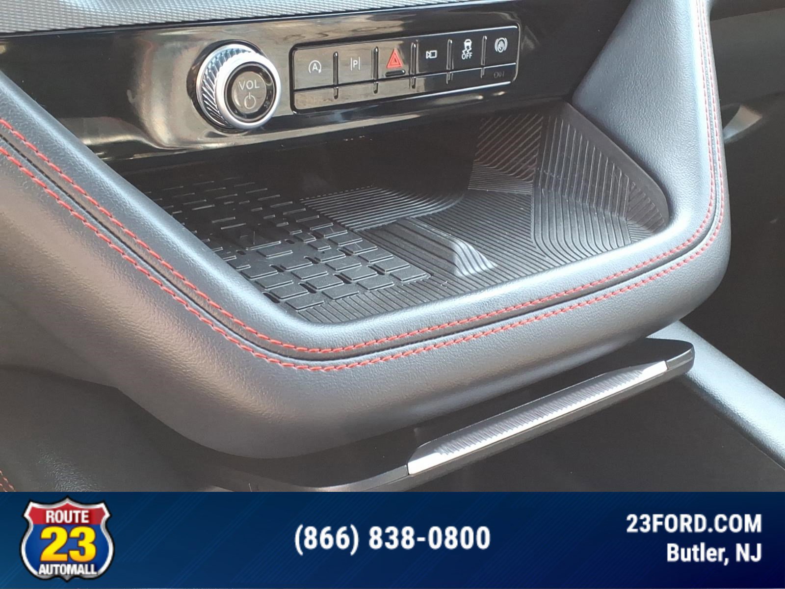 Certified 2025 Ford Explorer ST-Line w/ Premium Package AWD/4WD image 18