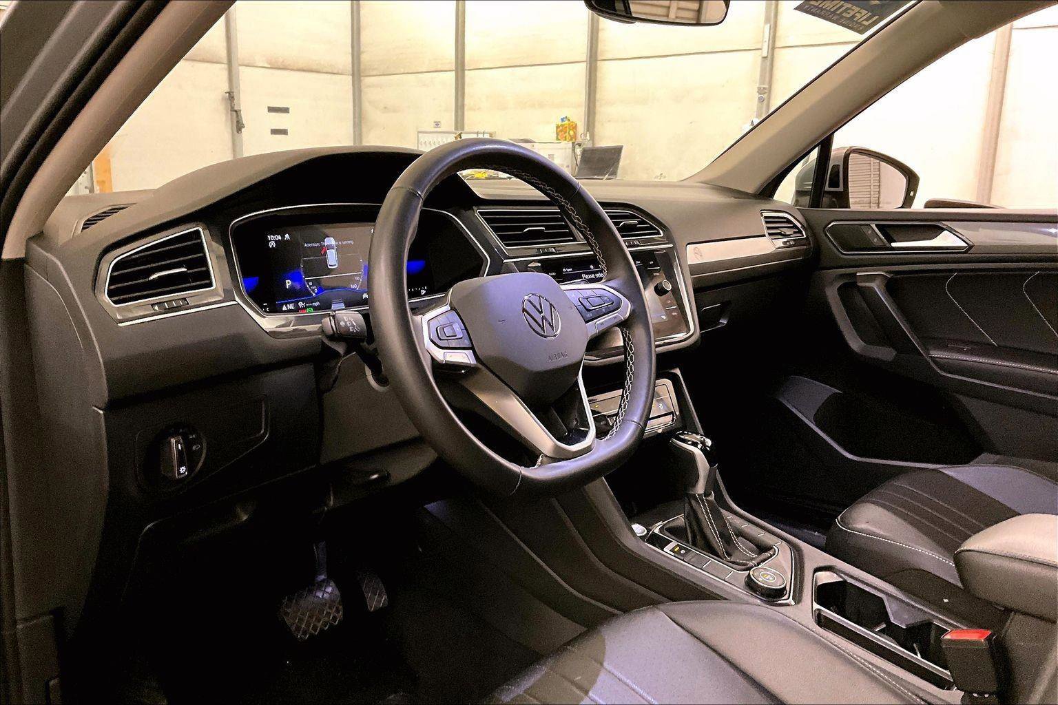 Used 2024 Volkswagen Tiguan SE image 12