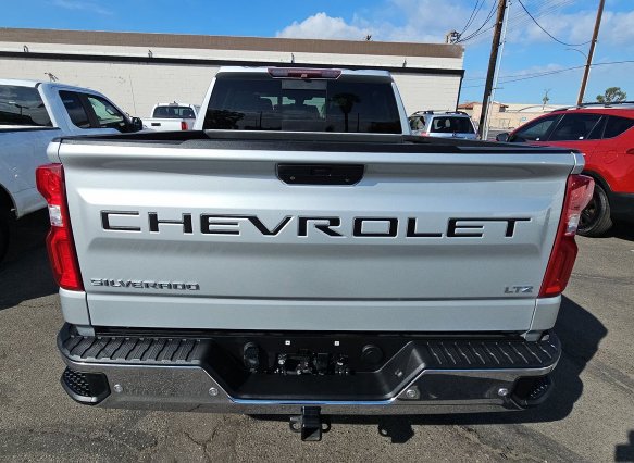Used 2019 Chevrolet Silverado 1500 LTZ w/ LTZ Plus Package RWD image 11