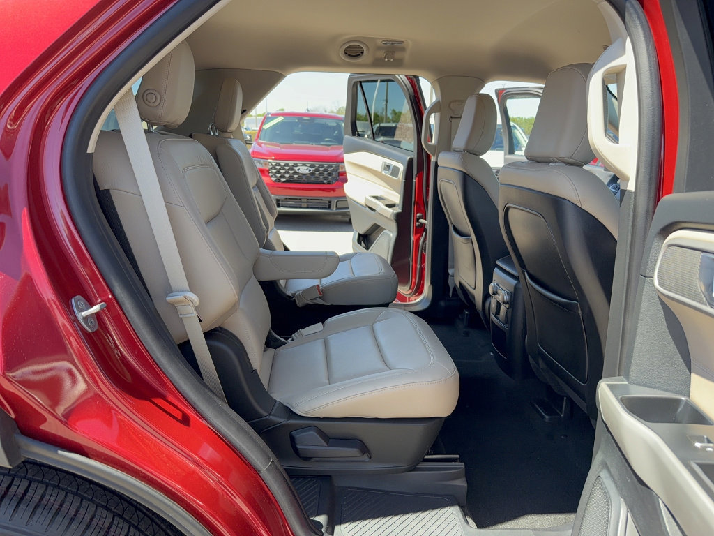Certified 2020 Ford Explorer XLT w/ Equipment Group 202A image 15