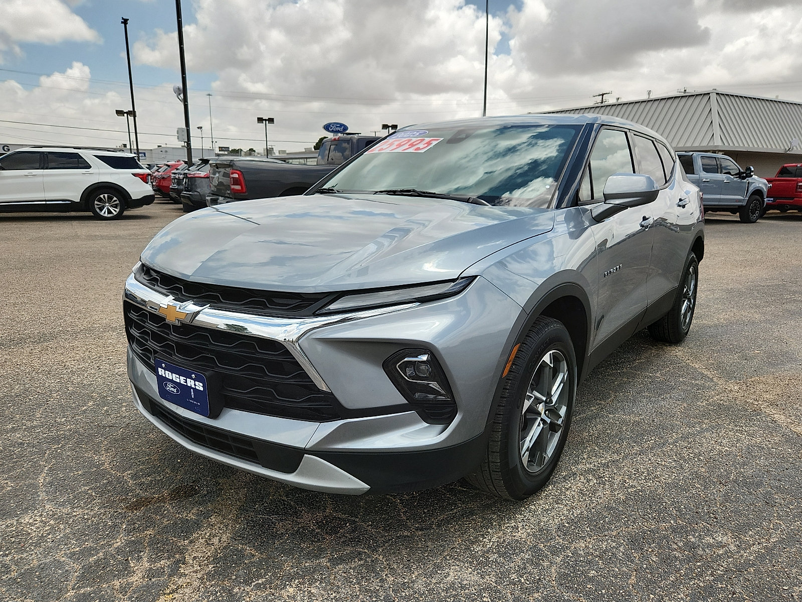 Used 2025 Chevrolet Blazer LT FWD image 3