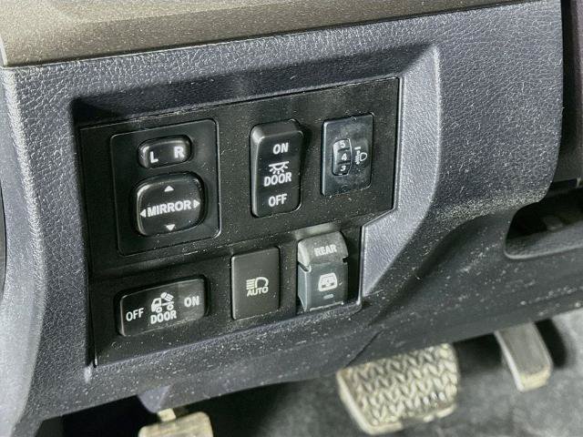 Used 2018 Toyota Tundra SR5 w/ TRD Sport Package AWD/4WD image 10