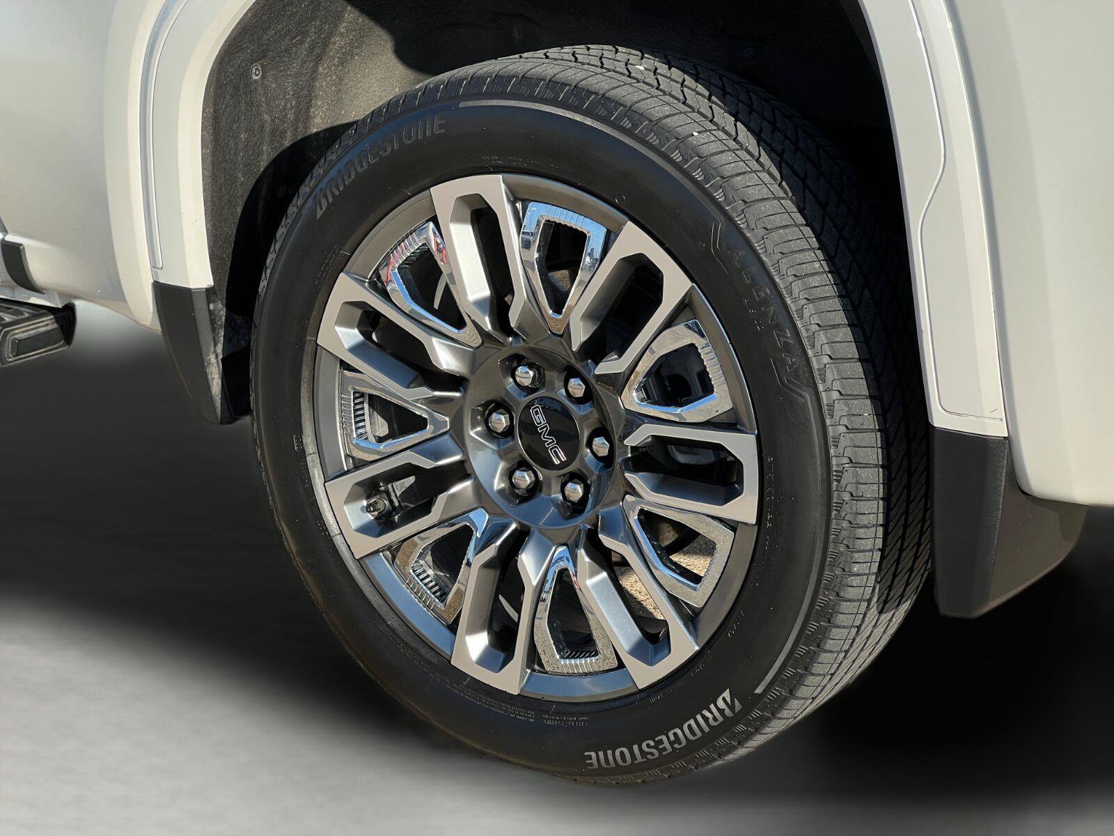 Used 2024 GMC Sierra 1500 Denali Ultimate AWD/4WD image 11