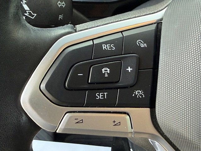 Used 2023 Volkswagen Jetta SE w/ Panoramic Sunroof Package image 11