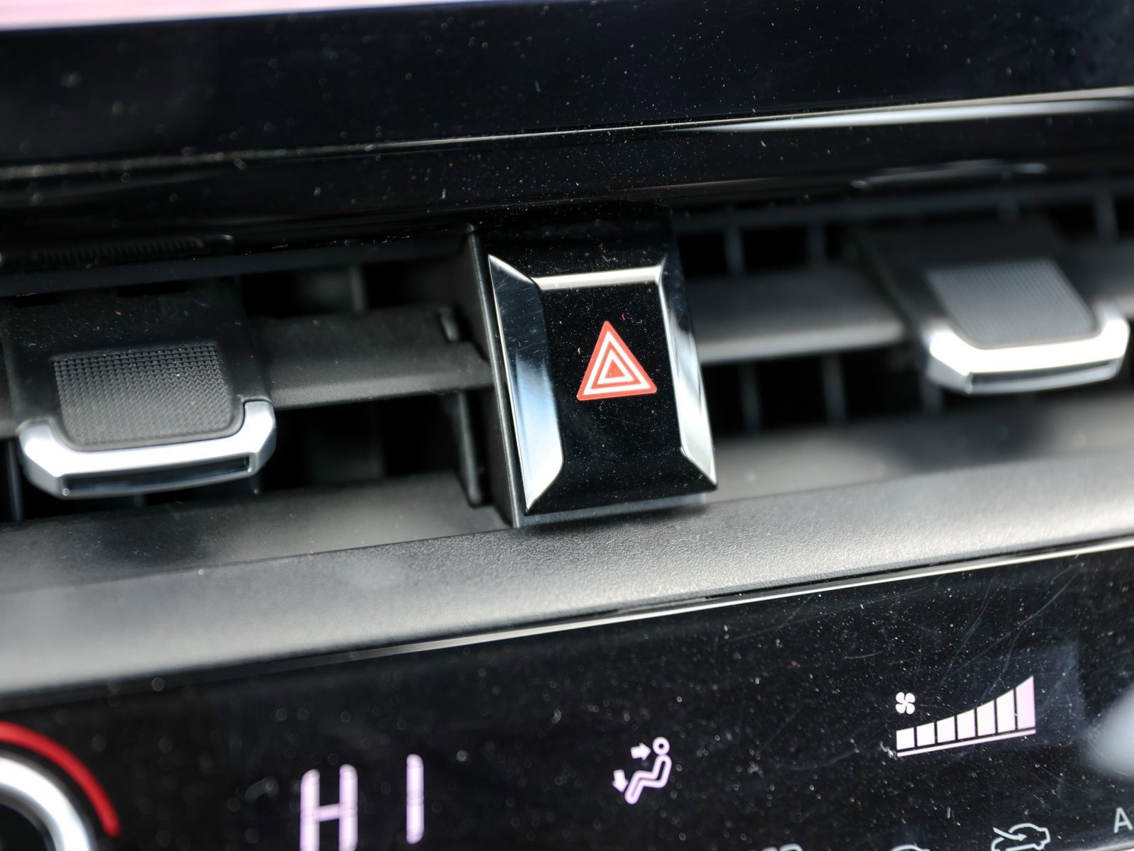 Used 2020 Toyota Corolla SE image 23