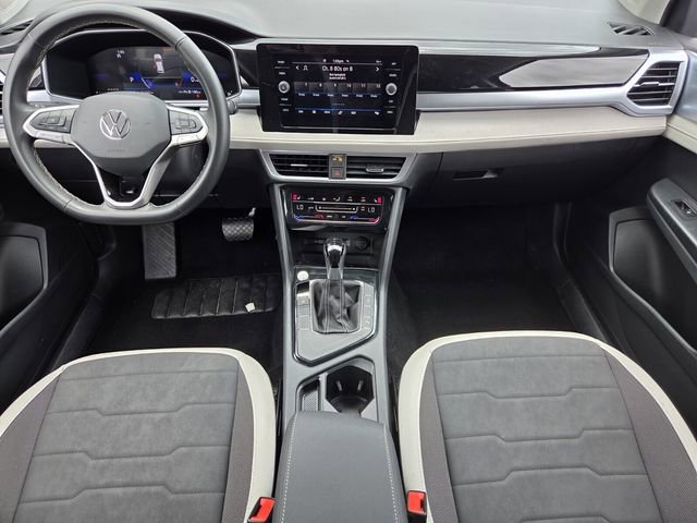 Used 2025 Volkswagen Taos SE FWD image 12