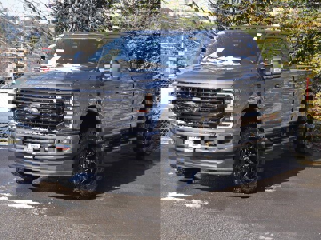 Certified 2022 Ford F250 Lariat w/ Black Appearance Package image 2