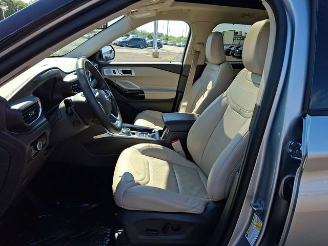 Certified 2023 Ford Explorer Platinum w/ Technology Package AWD/4WD image 13
