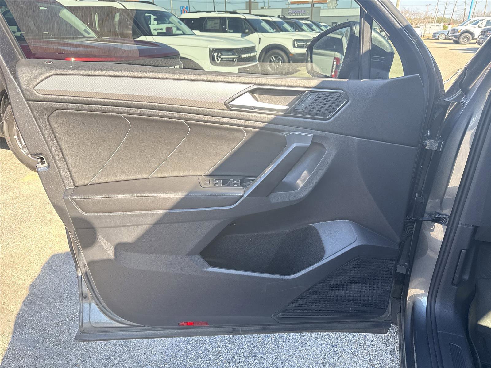 Used 2023 Volkswagen Tiguan SE image 23