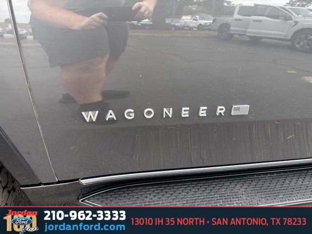 Used 2022 Jeep Wagoneer Series III AWD/4WD image 4