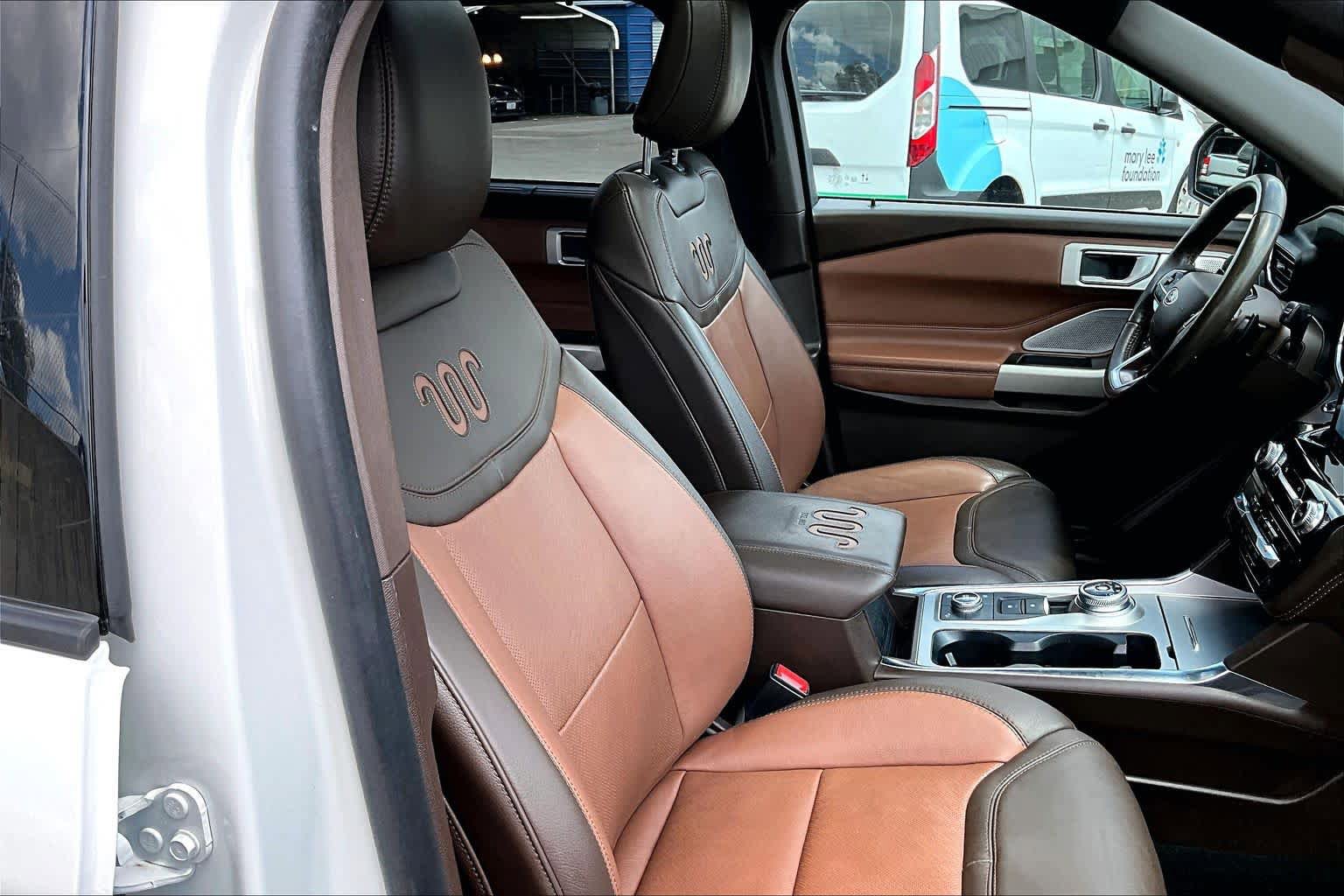 Certified 2021 Ford Explorer King Ranch w/ Premium Technology Package AWD/4WD image 9