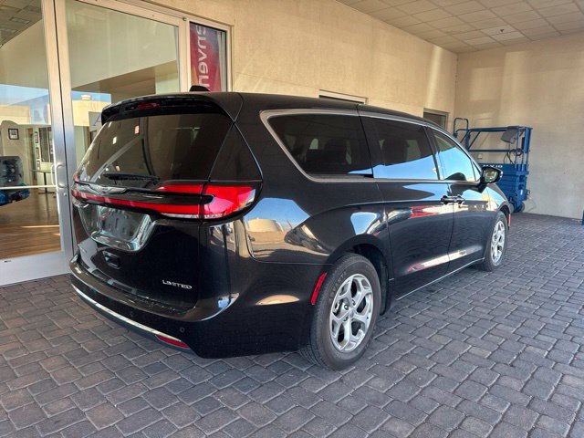 Used 2024 Chrysler Pacifica Limited FWD image 4