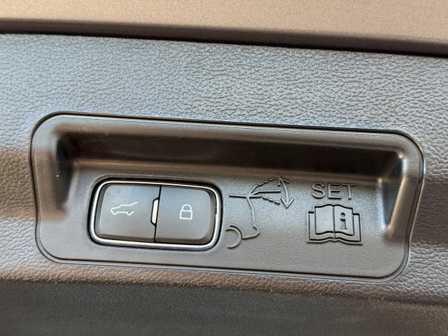 Certified 2024 Ford Explorer Limited image 21