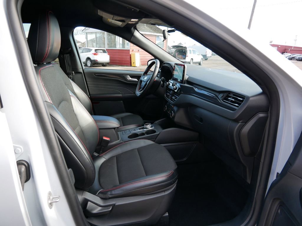 Certified 2025 Ford Escape ST-Line image 8