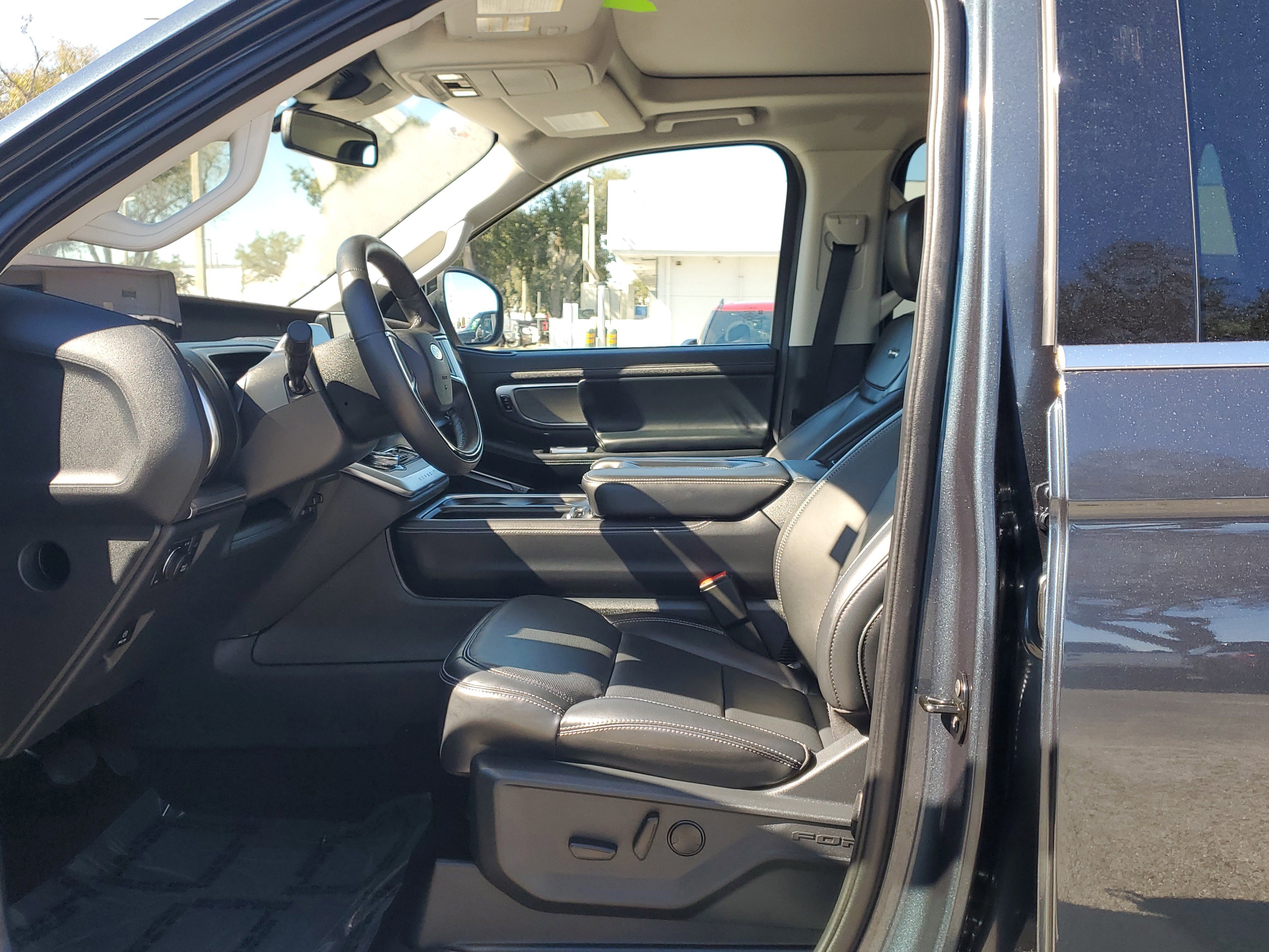 Certified 2025 Ford Expedition Platinum image 22