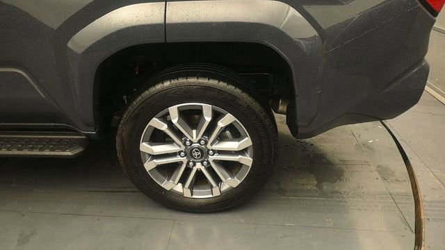 Used 2025 Toyota 4Runner Limited AWD/4WD image 9