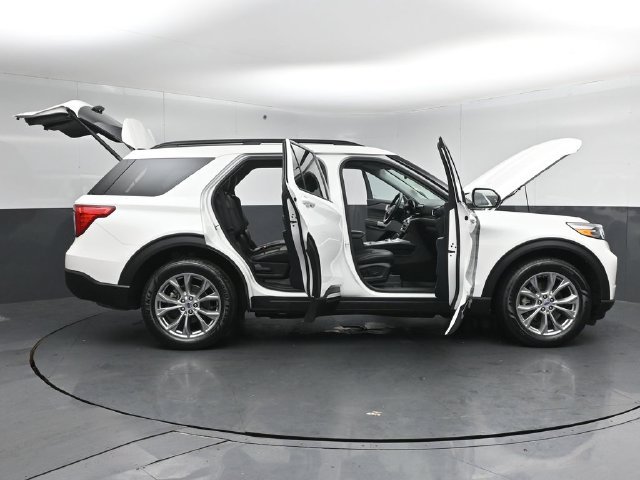 Certified 2024 Ford Explorer XLT w/ Equipment Group 202A AWD/4WD image 60