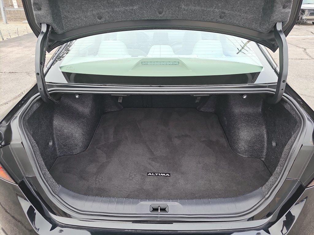 Used 2025 Nissan Altima 2.5 SV FWD image 12