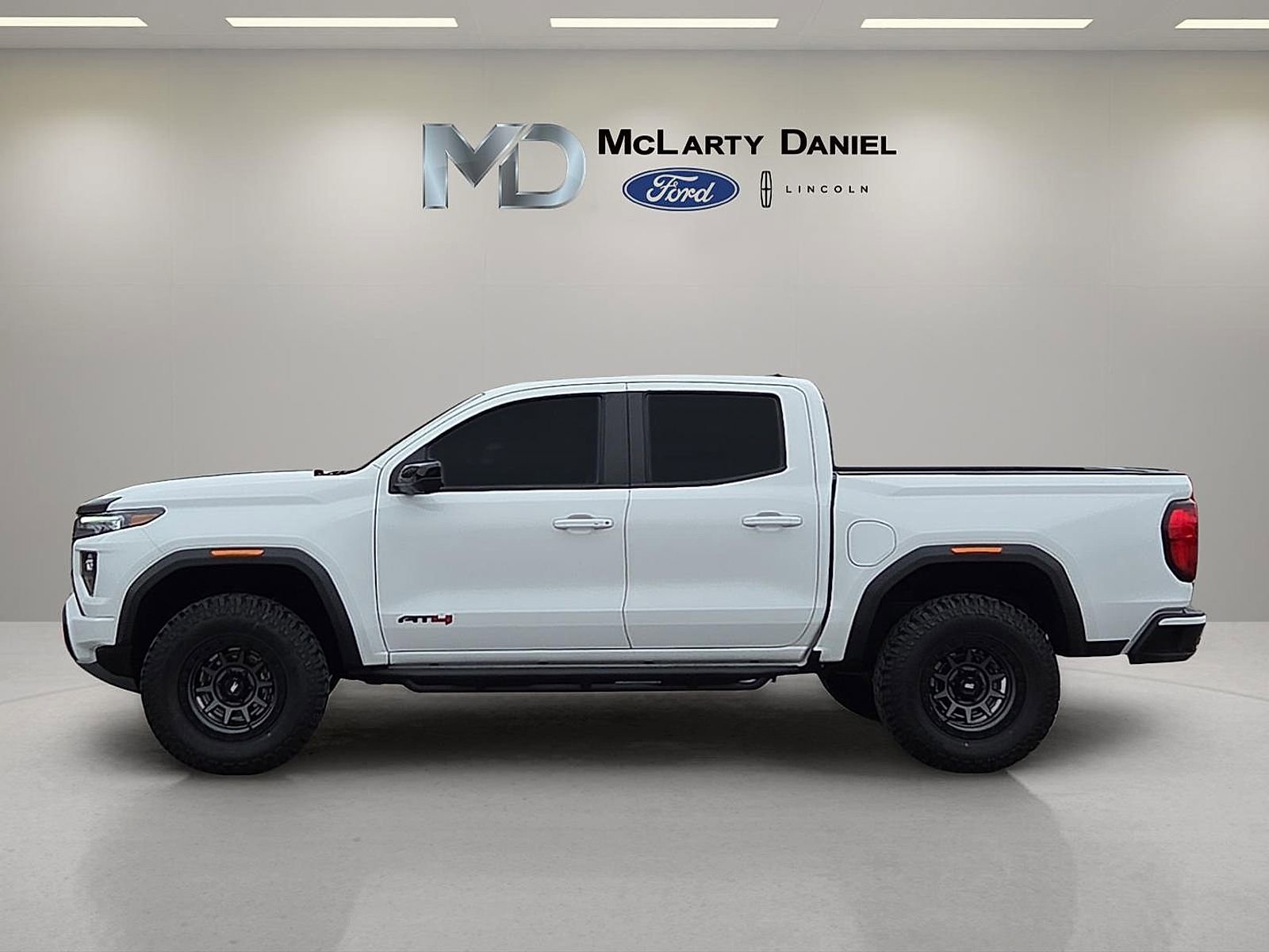 Used 2025 GMC Canyon AT4 w/ Technology Plus Package image 3