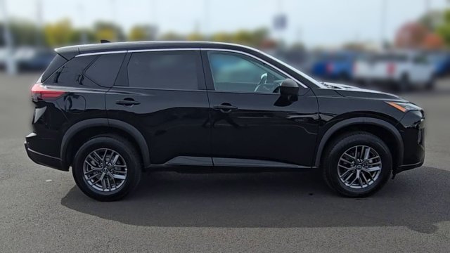 Used 2024 Nissan Rogue S AWD/4WD image 2
