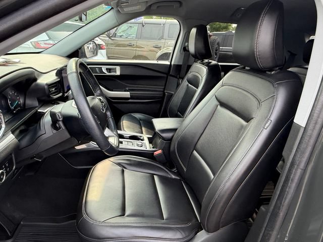 Certified 2023 Ford Explorer XLT w/ Equipment Group 202A AWD/4WD image 6