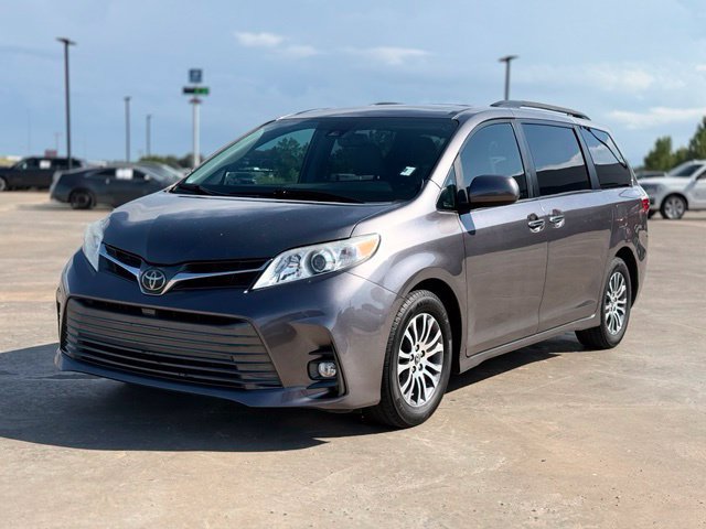Used 2019 Toyota Sienna XLE w/ XLE Navigation Package FWD image 4