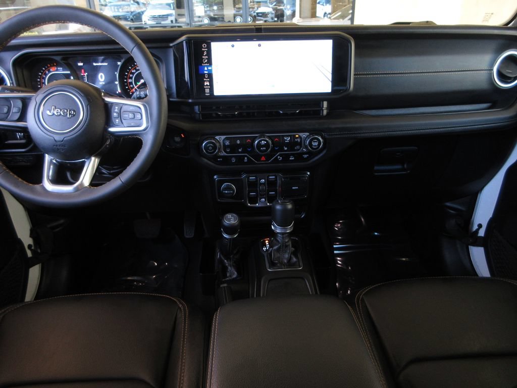 Used 2024 Jeep Wrangler Unlimited Sahara w/ Technology Group AWD/4WD image 21