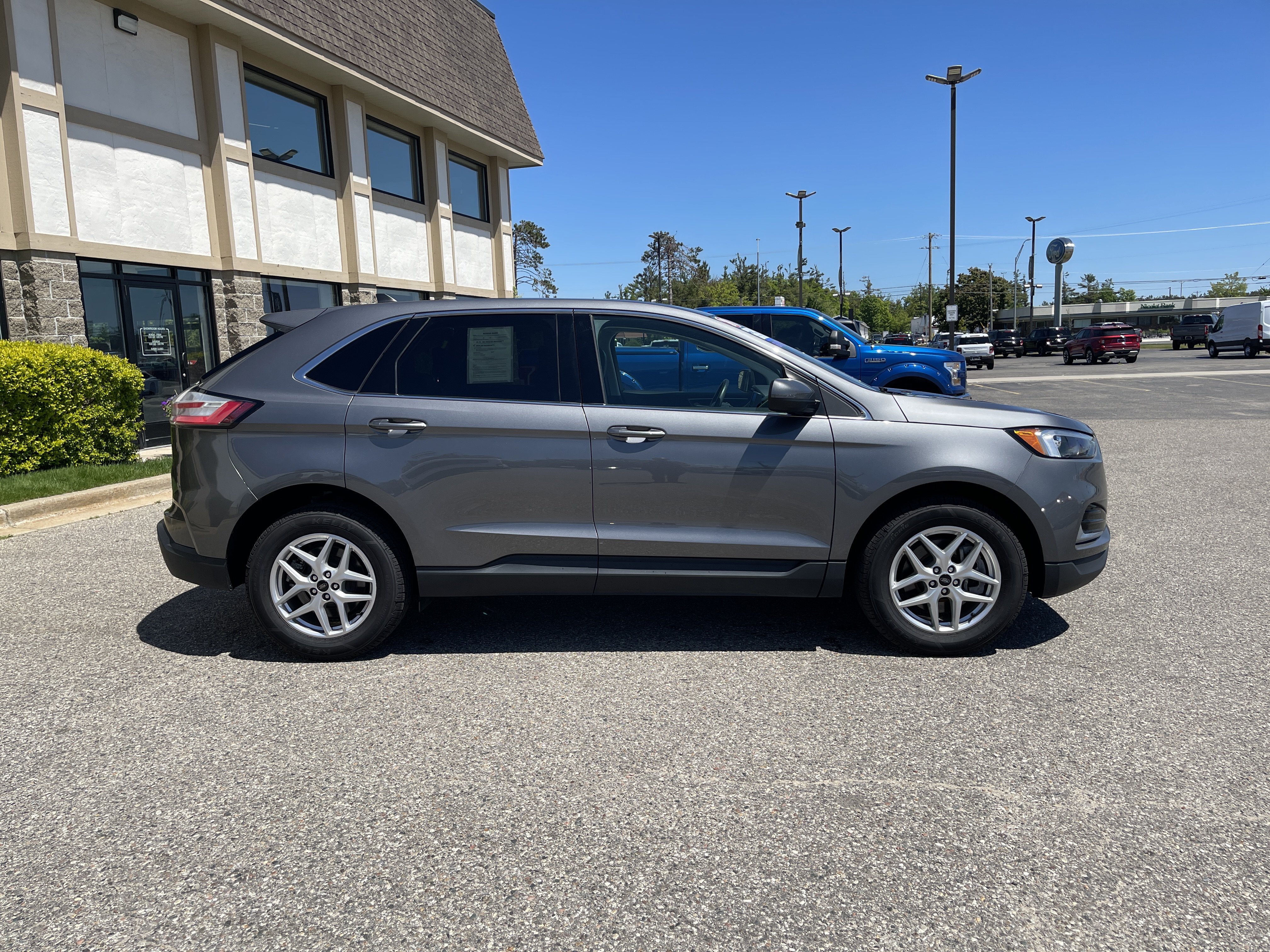 Certified 2024 Ford Edge SEL AWD/4WD image 2