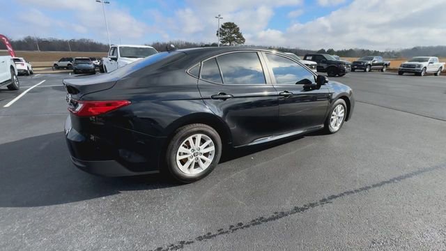 Used 2025 Toyota Camry LE image 7
