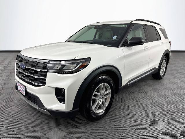 Certified 2025 Ford Explorer Active w/ Active Comfort Package RWD image 3