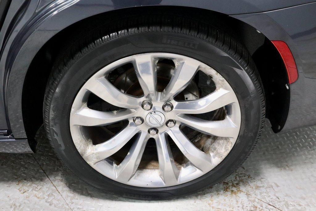 Used 2018 Chrysler 300 Touring L image 19