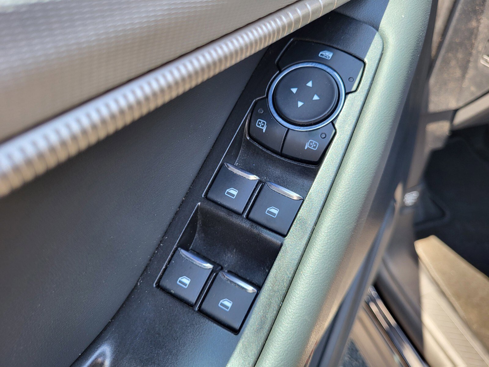 Certified 2025 Ford Explorer Active RWD image 18