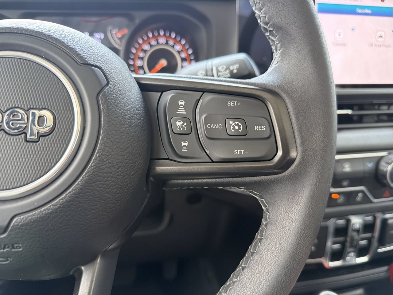 Used 2025 Jeep Gladiator Sport AWD/4WD image 27
