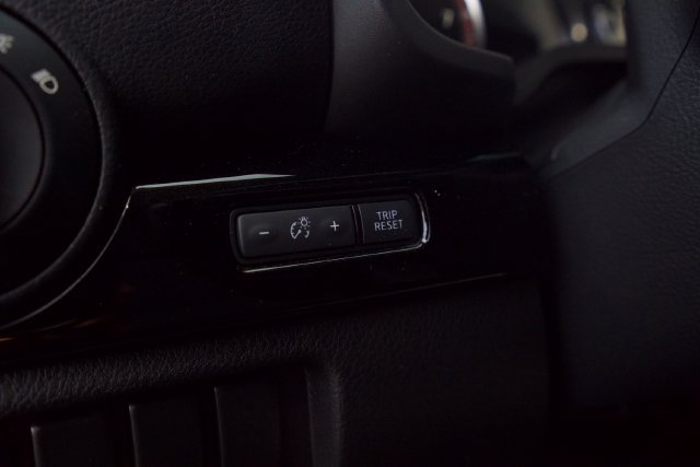 Used 2023 Nissan Titan 4x4 Crew Cab image 13