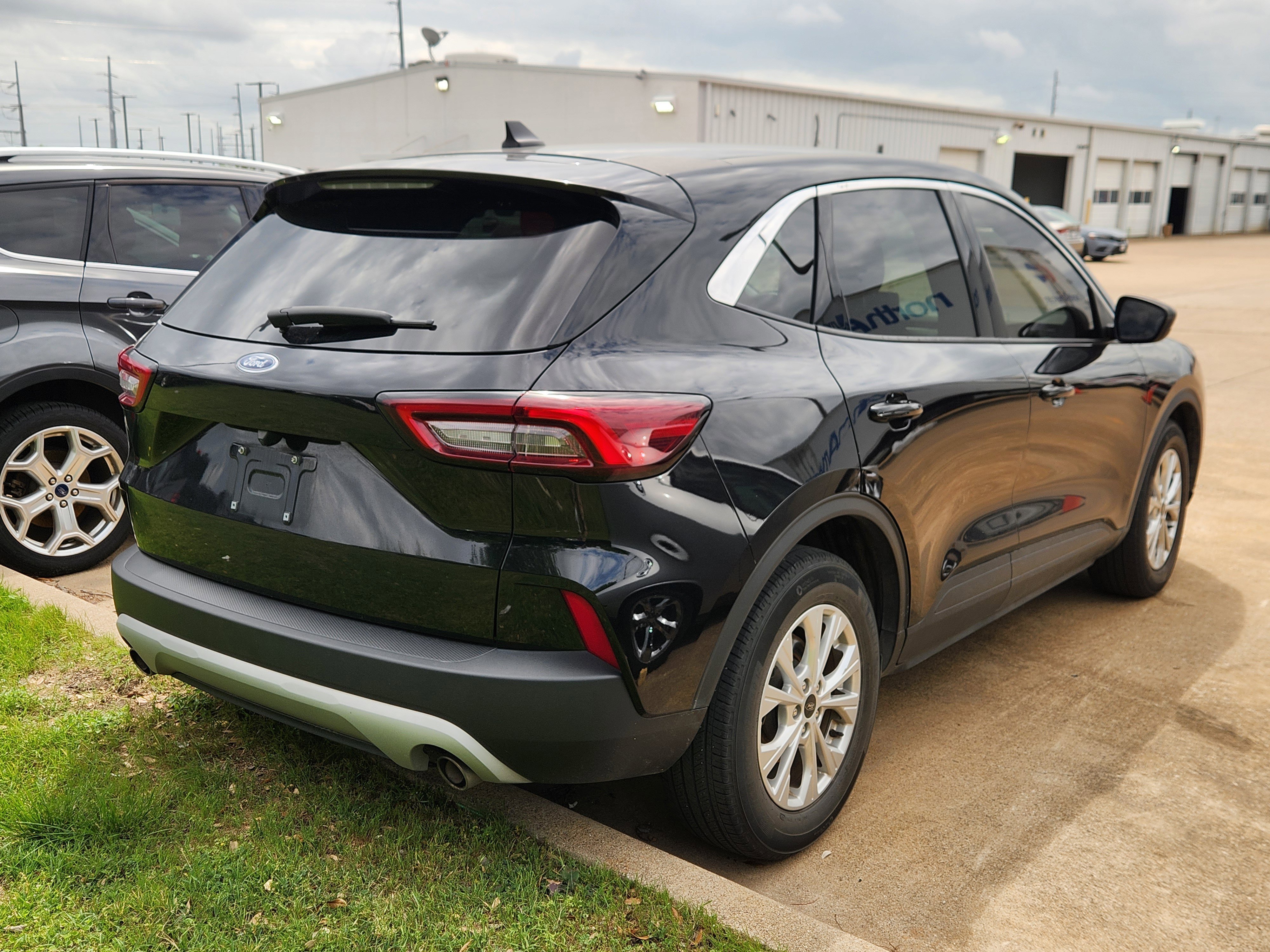 Certified 2023 Ford Escape Active w/ Cold Weather Package image 3