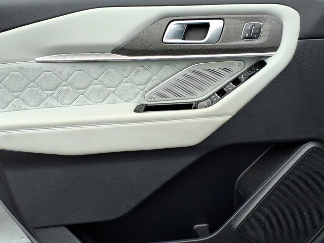 Certified 2025 Ford Explorer Platinum w/ LUX Leather Package AWD/4WD image 15