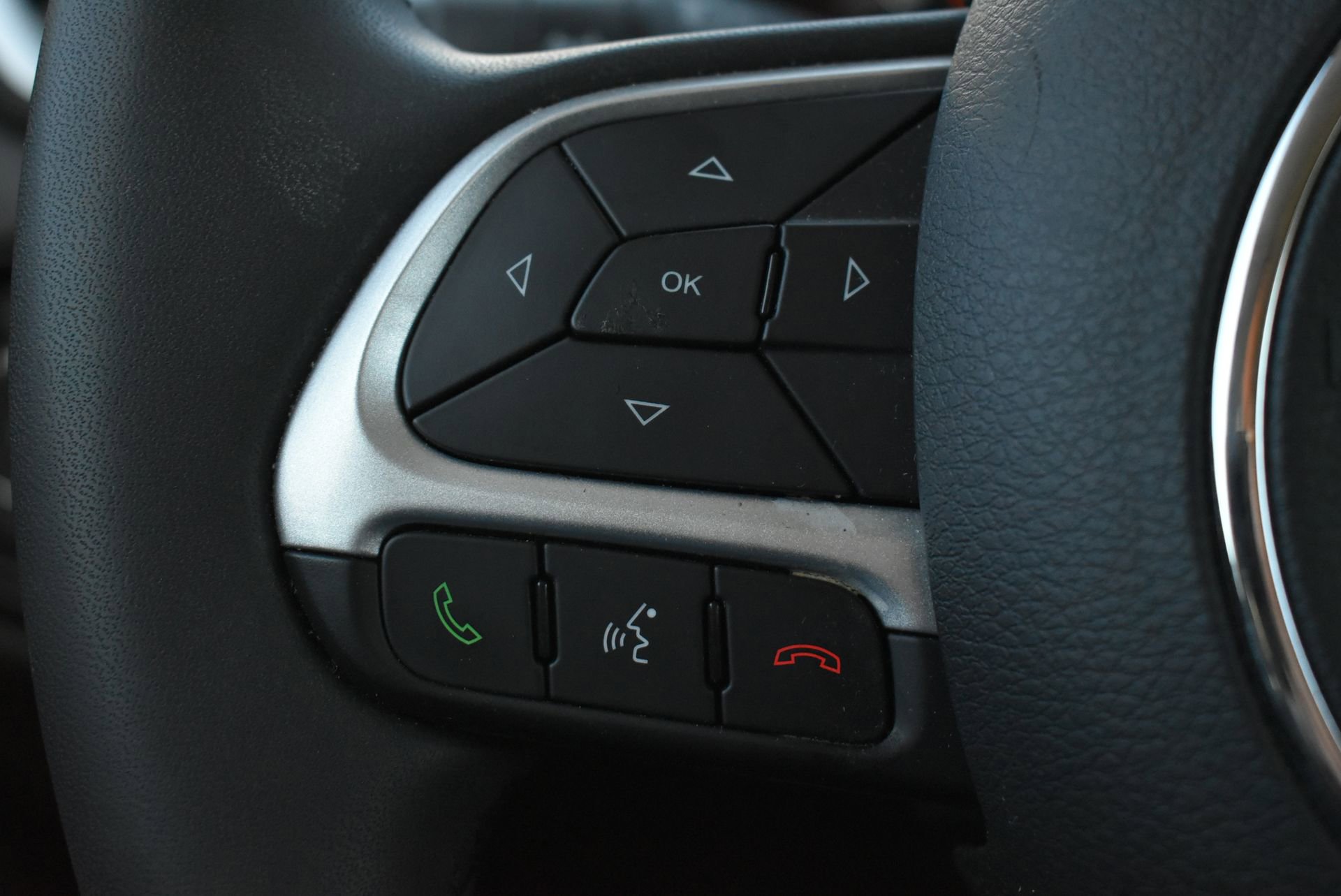 Used 2019 Jeep Renegade Latitude FWD image 19