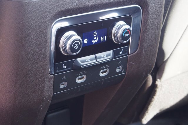 Used 2021 GMC Yukon SLT w/ SLT Luxury Plus Package image 25