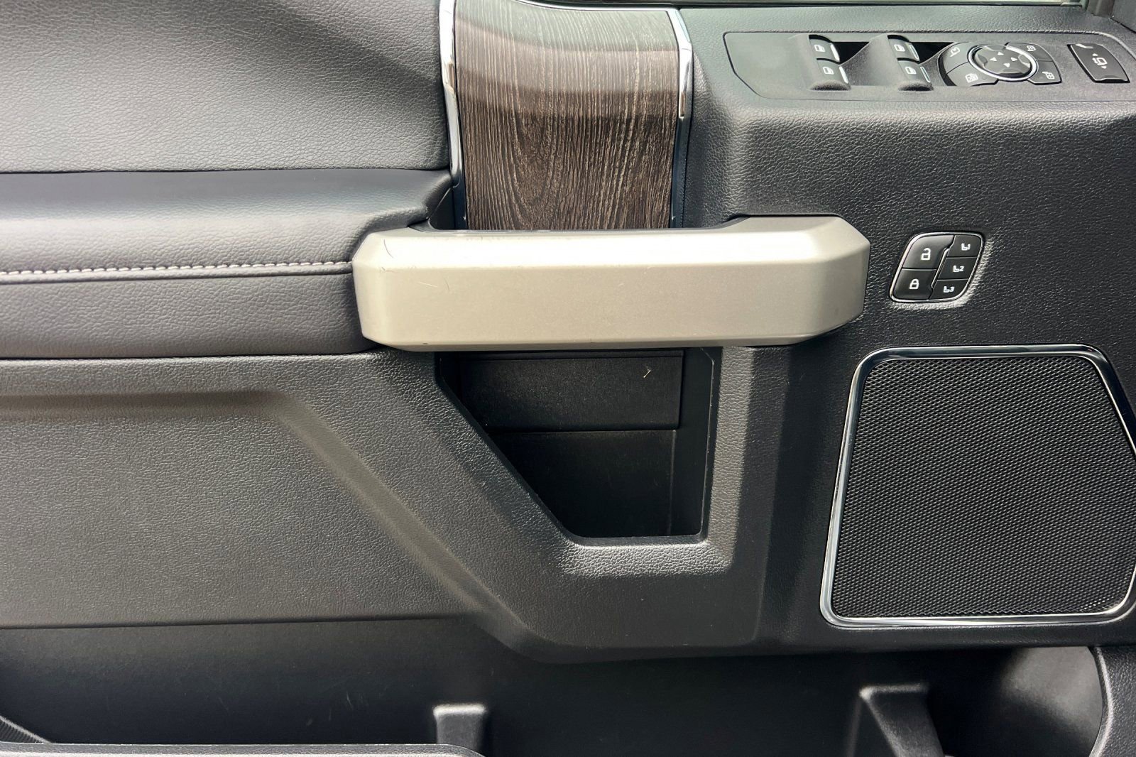 Certified 2020 Ford F350 Lariat image 12