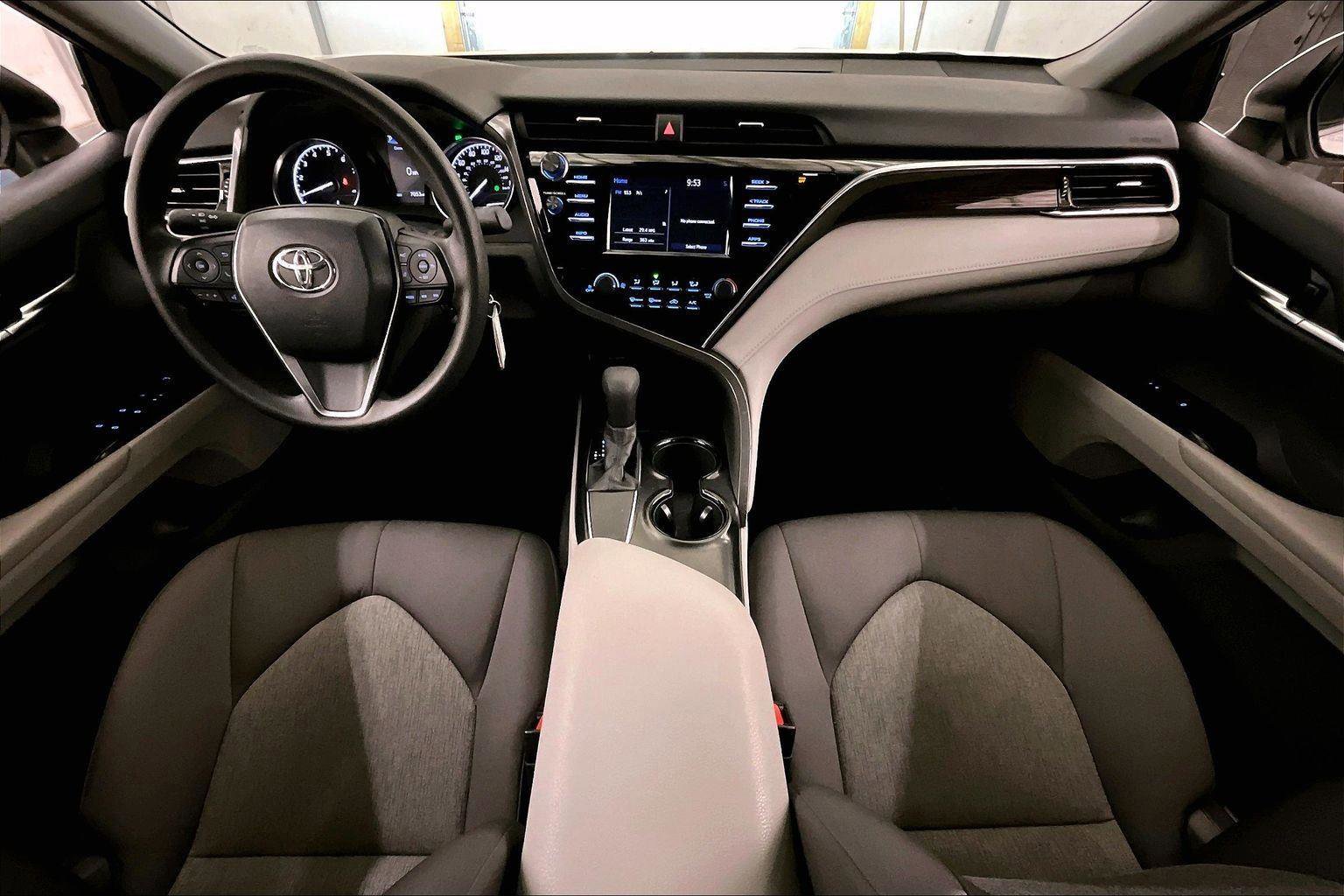 Used 2018 Toyota Camry LE image 14