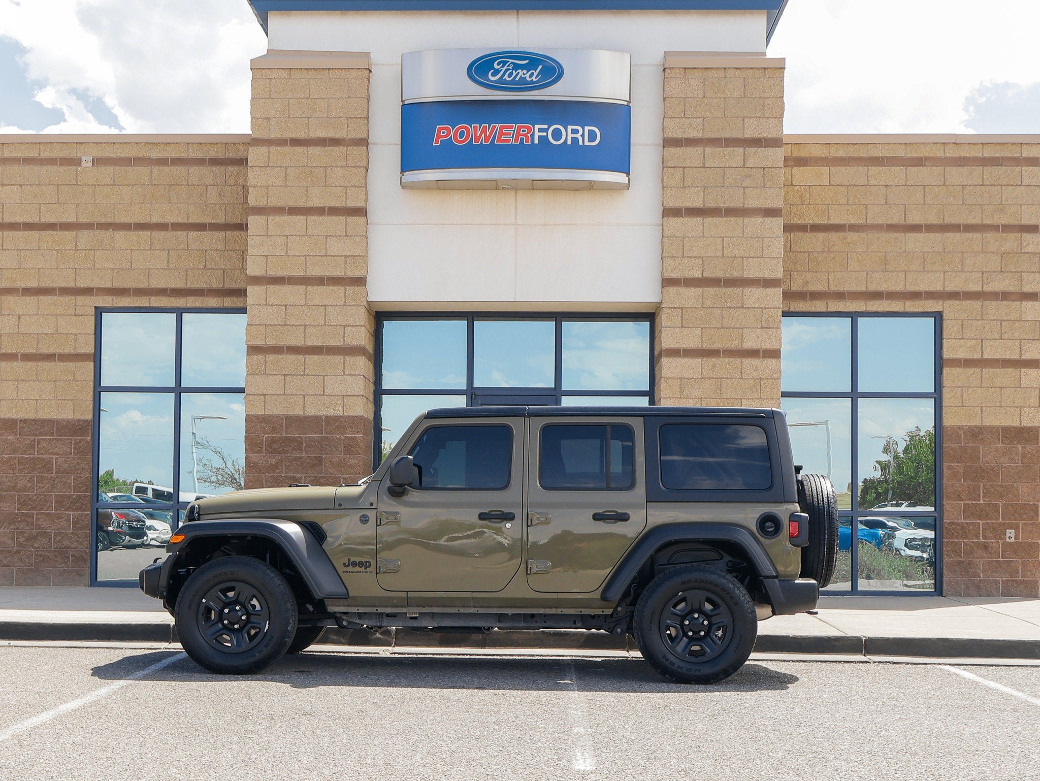 Used 2025 Jeep Wrangler Unlimited Sport AWD/4WD image 9