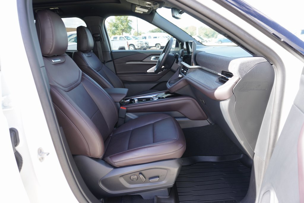 Certified 2025 Ford Explorer Platinum image 25