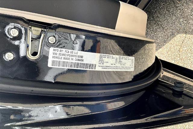 Used 2021 Chrysler Pacifica Touring image 34