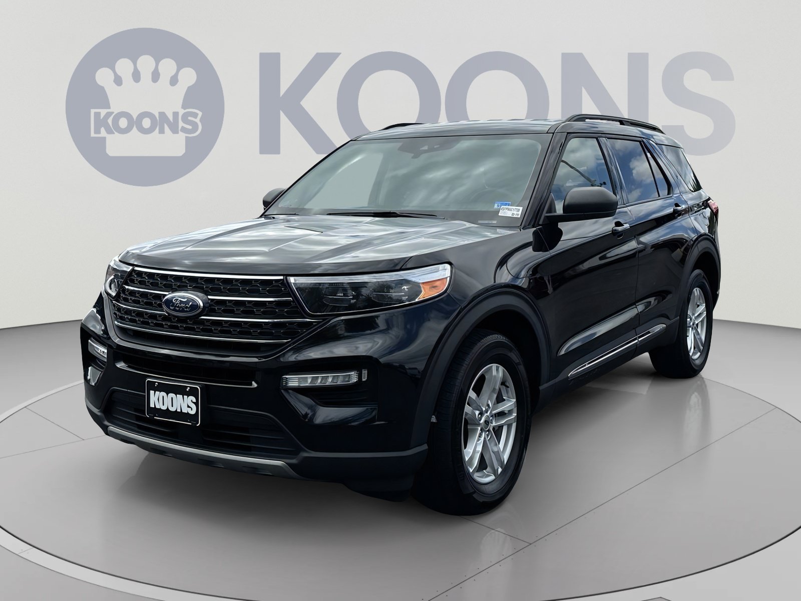 Certified 2022 Ford Explorer XLT w/ Equipment Group 202A AWD/4WD image 1