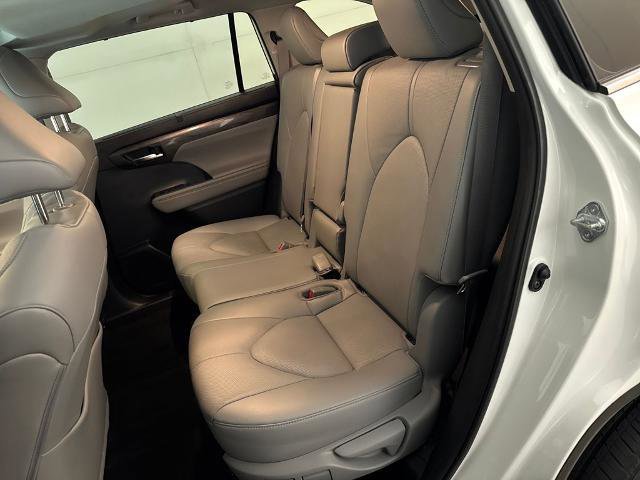 Used 2023 Toyota Highlander L image 31