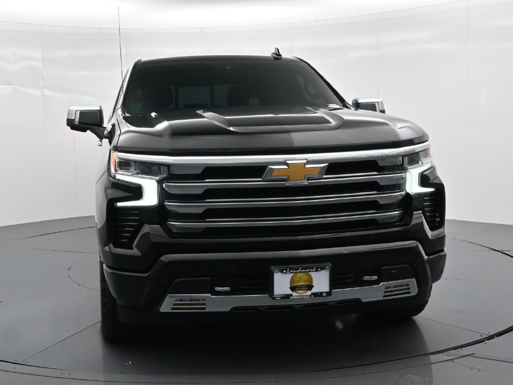 Used 2023 Chevrolet Silverado 1500 High Country w/ High Country Premium Package AWD/4WD image 3