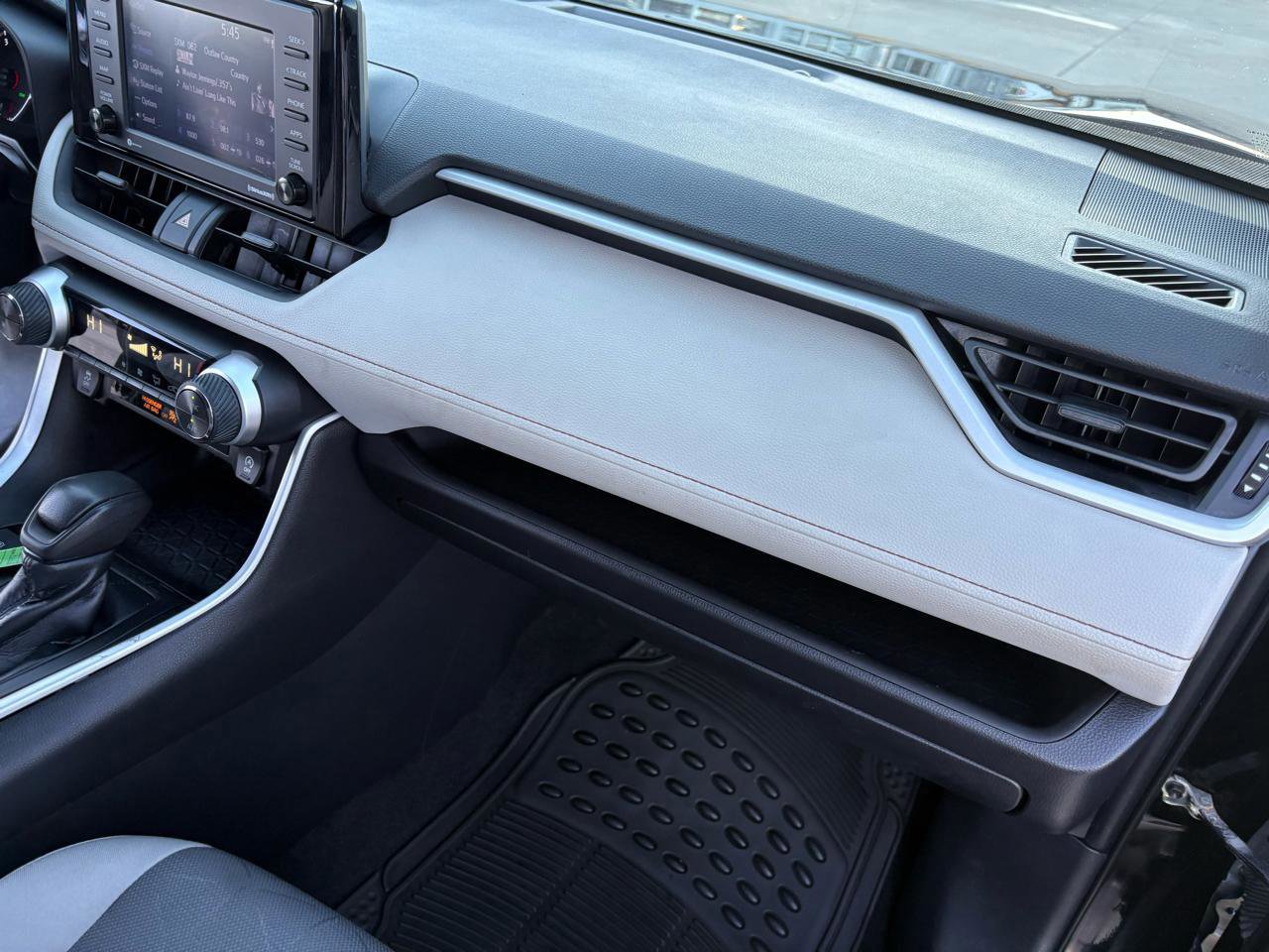 Used 2021 Toyota RAV4 XLE FWD image 40