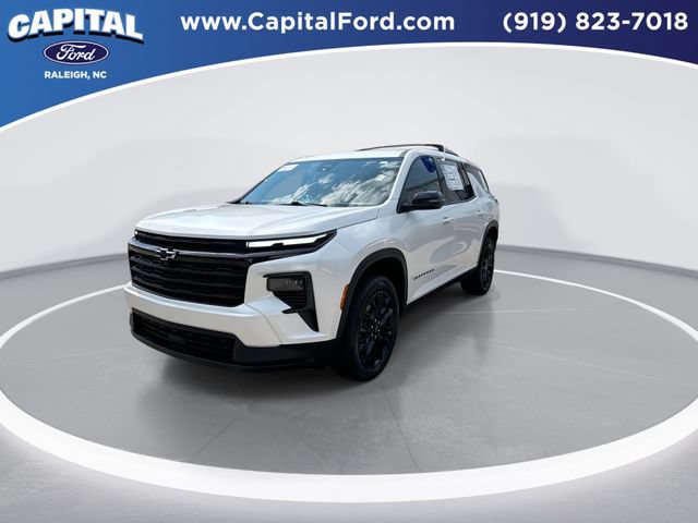 Used 2025 Chevrolet Traverse LT w/ Midnight/Sport Edition FWD image 4
